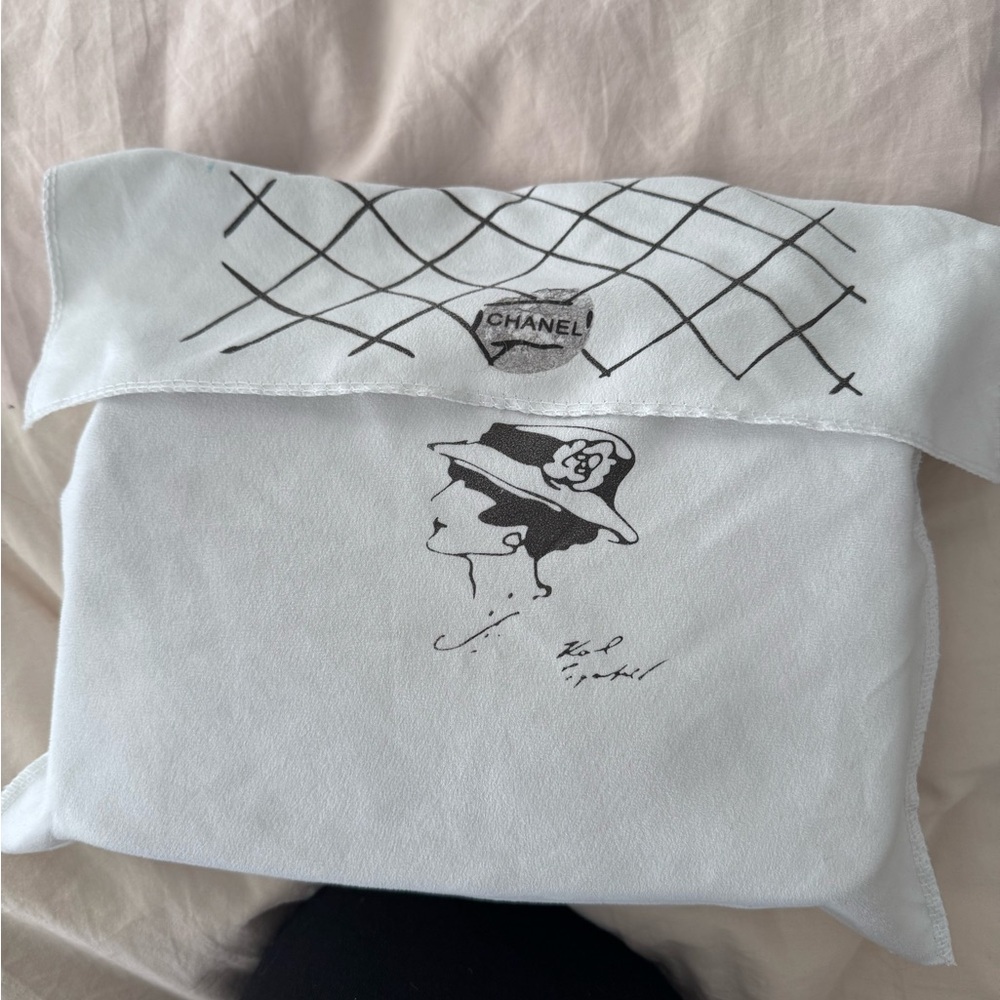 CHANEL White Bag with Black Illustration